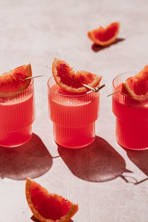 blood orange vodka fizz in a row with blood orange slice garnish. Vodka Sour Recipe, Cherry Vodka Sour, Blood Orange Vodka, Lemonade Cocktail Recipe, Vodka Sour, Ginger Fizz, Cherry Vodka, Citrus Vodka, Orange Vodka