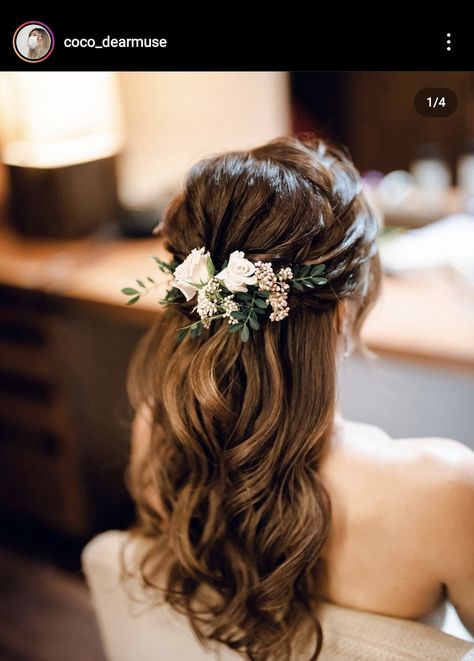 Wedding Hair Half Up Half Down Braid With Flower Crown, Wedding Hair Daisies, Beach Wedding Hairstyles For Long Hair The Bride Flower Crowns, Half Up Hair With Flowers, Bride Moodboard, Half Up Hair Do, Curly Bride, Bridal Hair Half Up, Long Bridal Hair