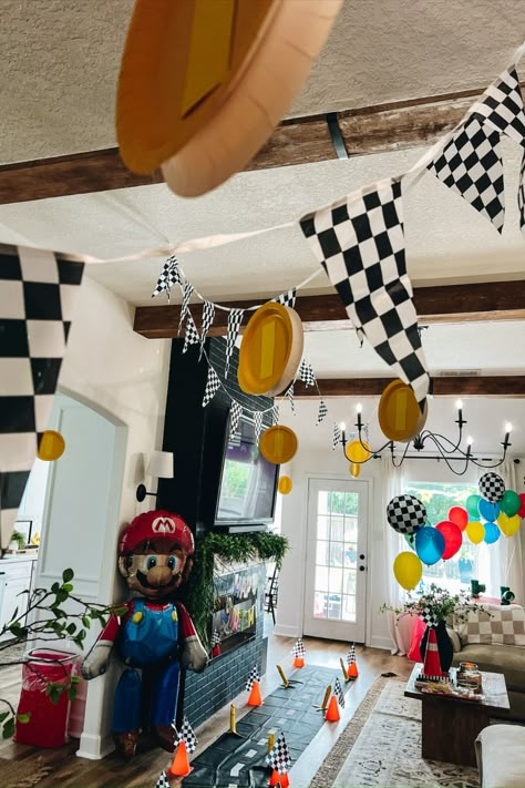 Mario Brother Decorations, Mario One Up Birthday, Hypebeast Birthday Party, Mario Birthday Party Simple, Diy Super Mario Birthday Party, Mario Birthday Party Decorations Simple, Super Mario Kart Birthday Party, Mario Kart Classroom Theme, Mario Kart Tournament