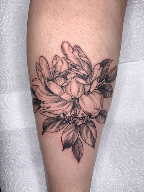 @chelsealunatattoo Botanical ans barb wire linework tattoo #botanicaltattoo #rosetattoo #barbwiretattoo #barbwire #floraltattoo Barbwire Flower Tattoo, Wire Flower Tattoo, Barb Wire Tattoo, Wire Tattoo, Luna Tattoo, Barbed Wire Tattoos, Linework Tattoo, Barb Wire, Botanical Tattoo