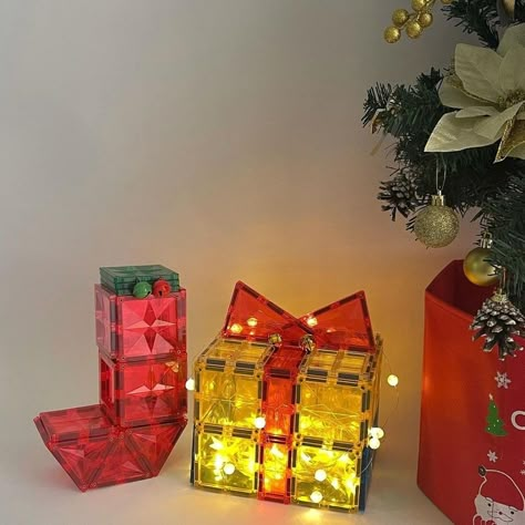 Magnet Tile Christmas Tree, Magnatiles Ideas Christmas, Magnatile Christmas Ideas, Magnetic Tiles Christmas, Christmas Magnatile Ideas, Magnetic Tiles Storage, Connetix Christmas, Elf Magnatiles, Christmas Magnatiles