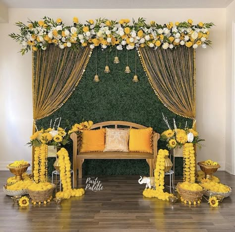 Mehendi Back Drop Ideas, Pooja Stage Decoration Ideas, Housewarming Photo Booth Backdrop Ideas, Housewarming Backdrop Ideas, Madhuramveppu Decor, Mehndi Background Decoration, Background Decorations For Pooja, Pooja Backdrop Decoration Diy, Indoor Haldi Decor Ideas