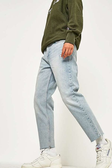 Jeans Straight Cropped, Mens Cropped Jeans Outfit, Mens Cropped Jeans, Tapered Jeans Men Outfit, Mens Light Wash Jeans Outfit, Stone Washed Jeans Outfit, Light Wash Jeans Outfit Men, Stone Wash Jeans Outfit, Stonewashed Denim Jeans For Streetwear