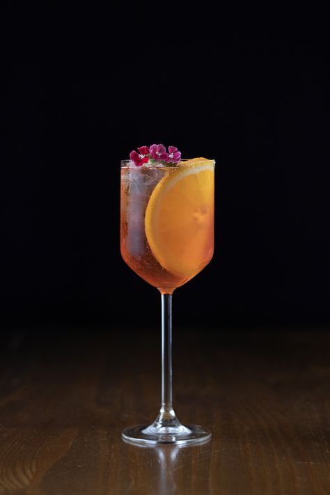 Rosé Kombucha Aperol Spritz via Amy Traynor / moody mixologist Freeze Waffles, Rosé Cocktails, Moody Mixologist, Food Recipes Vegetarian, Rose Cocktail, Grapefruit Soda, Mediterranean Diet Plan, Cocktail Garnish, Strawberry Lemonade