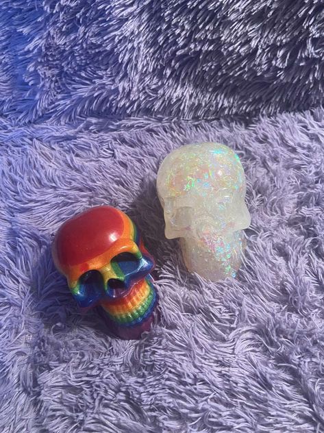 Resin Skull Ideas, Resin Skulls, Halloween Resin, Epoxy Projects, Resin Skull, Small Skull, Resin Clay, Resin Ideas, Resin Design