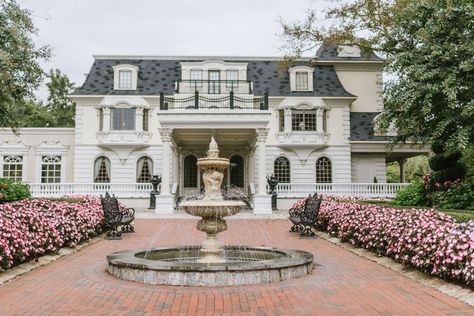 Ashford Estate Fall Wedding faye and renee florals flowers fountain elegant classic clean and modern estate mansion | #njwedding #weddingvenues Flowers Fountain, Ashford Estate Wedding, Estate Mansion, Serenitea Pot, Ashford Estate, Modern Estate, December Wedding, Nice Places, Magical Wedding