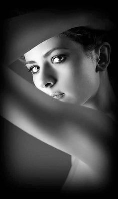 Woman Portrait Black White, Black And White Figure Photography, Creative Female Portrait Photography, Dark Feminine Photography, Woman Portrait Poses, Woman Portrait Inspiration, Creative Photo Shoot Ideas, Glamour Portrait Photography, Dark Photo Ideas