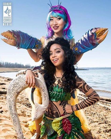 Maui and Tomatoa (@maweezy) on Instagram Moana Pictures, Maui Cosplay, Moana Halloween, Moana Halloween Costume, Gender Blender, Disney Family Costumes, Crab Costume, Gender Bend Cosplay, Moana Cosplay