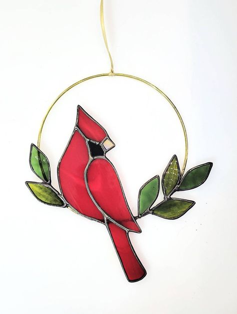 Stained Glass Cardinal Pattern, Cardinal Stained Glass Pattern, Christmas Stained Glass Ideas, Bird Suncatchers, Christmas Stained Glass, Stained Glass Cardinal, Cardinal Wreath, Bird Cardinal, Stained Glass Patterns Free