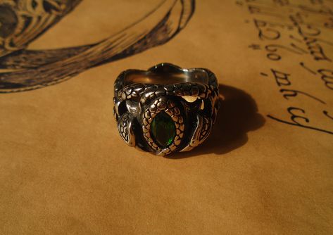 LOTR: Ring of Barahir (also known as Aragorn's ring) replica made by Gthic. materials: stainless steel with synthetic crystals #lotr #thelordoftherings #jrrtolkien Aragorn Ring Of Barahir, Ring Of Barahir, Lotr Ring, Aragorn Ring, Ranger Aesthetic, Dr Script, Jrr Tolkien, Book Fandoms, Lord Of The Rings