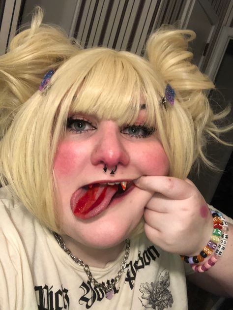 Cringe Art Style, Draincore Outfits, Cringe Makeup, Cringe Cosplay, Curly Hair Anime, Himiko Toga Cosplay, Anime Curly Hair, Chloe Core, Short Hair Anime