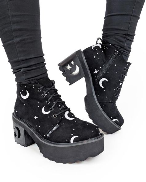 Gothic Platform Boots With Studs And Round Toe, Gothic Leather Platform Boots With Grommets, Gothic Leather Ankle Platform Boots, Gothic Platform Ankle Boots, Gothic Ankle-high Platform Boots For Alternative Fashion, Aesthetic Goth, Goth Boots, Goth Shoes, Platform Heels Boots