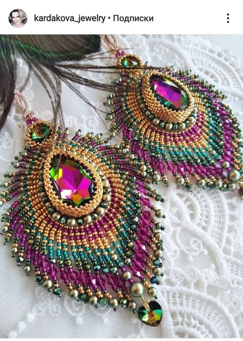 Peacock Embroidery Designs, Aari Design, Aari Designs, Hand Beaded Embroidery, Aari Blouse, Bijoux Fil Aluminium, Simple Embroidery Designs, Diy Embroidery Designs, Bead Embroidery Tutorial