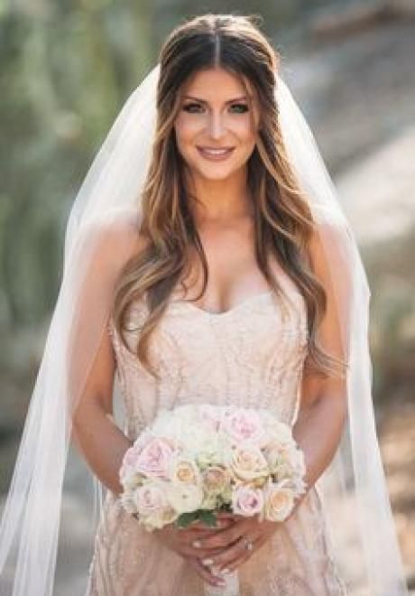 20 Ideas to Wear Your Hair Down On Your Wedding Day Wedding Hair Front, Wedding Hairstyles Videos, Bob Wedding Hairstyles, Hair Veil, Beautiful Wedding Hair, Bridal Hair Veil, Wedding Hair Ideas, Wedding Hairstyles With Veil, Best Wedding Hairstyles