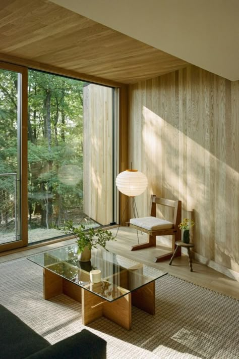 Set in 50 acres of what was once a bluestone quarry, this Catskills hotel and restaurant offers a supremely serene escape from the noise of New York. Piaule Catskill was set up by the homeware brand with the landscape hotel located around two and a half hours drive from the city, within sight of Catskill Mountain. Photography: Sean Davidson #japandi #interiors #japandiinteriors #interiordesign #minimalism #catskills #newyork #cabin #travel #staycation #interiorstyle #design #livingroom Catskill Hotel, Prefabricated Cabins, Japandi Interiors, Scandinavian Architecture, Minimal Furniture, Oak Beds, Japandi Interior, New York Hotels, Rural Retreats