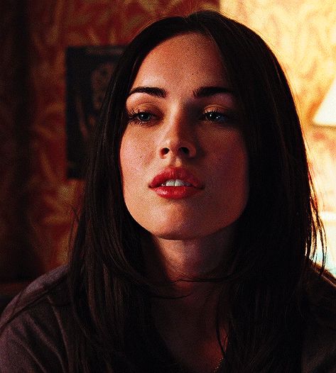 movie gifs — Megan Fox as Jennifer Check JENNIFER’S BODY (2009) Megan Fox Tumblr, Megan Fox Gif, Jennifers Body Megan, Megan Fox Jennifer's Body, Megan Fox Transformers, Jennifer’s Body, Fox Gif, Jennifer Check, Effy Stonem