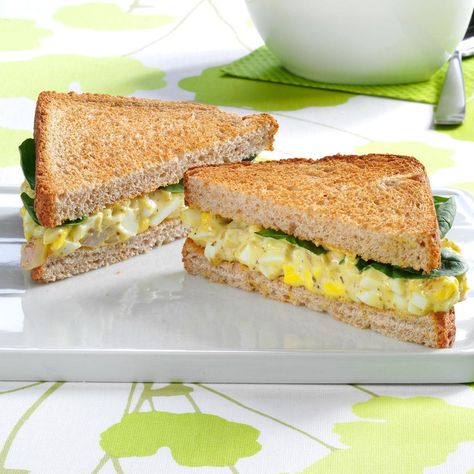 Curried Egg Salad, Curry Egg Salad, Classic Egg Salad Recipe, Ramadan Recipe, Best Egg Recipes, Pesto Eggs, Egg Sandwich Recipe, Egg Salad Sandwich Recipe, Classic Egg Salad