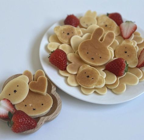 Food Art For Kids, Kawaii Dessert, Kawaii Cooking, Easy Food Art, Food Displays, Food Drinks Dessert, Cute Desserts, Food Themes, Food Humor