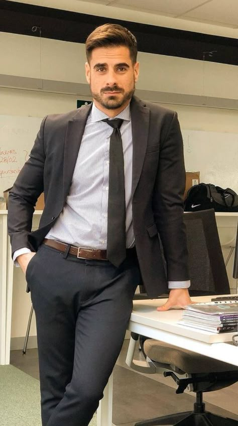 Business Casual Attire For Men, Metrosexual Men Fashion, Smart Attire, Mens Smart Casual Outfits, Lawyer Fashion, Suits Men Business, Lawyer Outfit, Big Men Fashion, Style Hacks