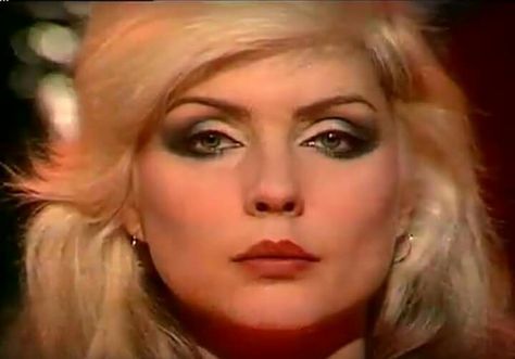 70s Punk Makeup, Glam Rock Makeup, 80s Glam Rock, Disco Makeup, 70s Glam Rock, Rock Makeup, 1970s Hairstyles, Deborah Harry Blondie, 70s Makeup