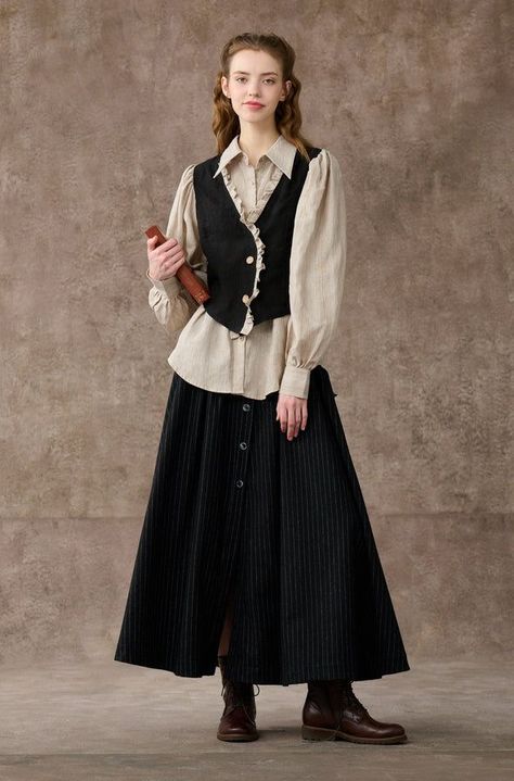 Victorian Street Style, Chef Outfit Women Style Classy, Poetic Outfits, Modern 1800s Fashion, Victorian Inspired Outfits Modern, Victorian Fashion Modern, History Bounding Fashion, Modern Victorian Clothes, Victorian Modern Fashion