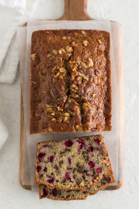 Easy Sweet Bread, Sweet Bread Recipe, Walnut Bread Recipe, Cranberry Walnut Bread, Cranberry Bread Recipes, Quick Bread Recipe, Cranberry Orange Bread, Holiday Bread, Christmas Bread