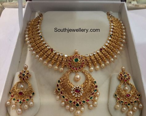 Antique Kundan Necklace Gold Necklace Indian, Gold Necklace Indian Bridal Jewelry, Pearl Necklace Designs, Gold Pendant Jewelry, Wedding Jewellery Collection, Gold Bride Jewelry, Gold Fashion Necklace, Gold Bangles Design, Bridal Gold Jewellery Designs