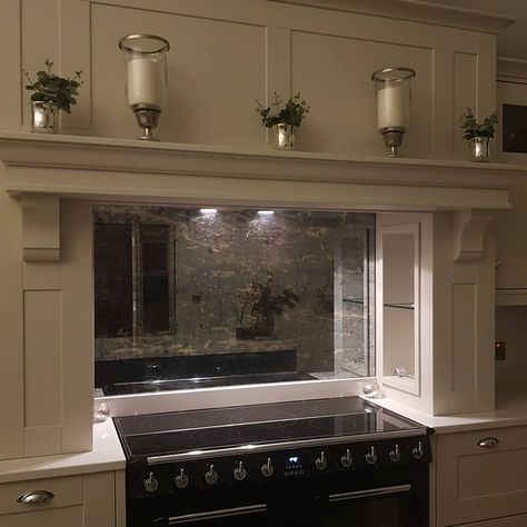 Distressed Mirror Backsplash, Mirror Splash Back Kitchen, Smoked Mirror Splashback Kitchen, Mirror In Kitchen, Mirrored Kitchen Backsplash, Mirror Splashback Kitchen, Mirror Backsplash Kitchen, Cooker Splashback, Antique Mirror Backsplash