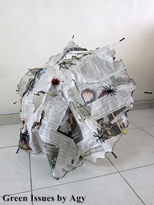 I made a spooky umbrella from an old children's umbrella by removing the original material and applying newspaper. I used a candle to give a burnt look and Halloween Umbrella, Umbrella Accessories, Halloween Iv, Unique Umbrella, Halloween Trick Or Treating, Recycled Accessories, Barber Shop Sign, Hobo Chic, Windproof Umbrella