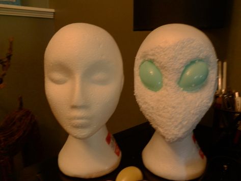 aliens Alien Window Display, Alien Scarecrow, Halloween Alien Decorations, Styrofoam Head Halloween, Area 51 Halloween Decor, Diy Alien Decorations, Alien Halloween Decorations, Eyes Paint, Alien Birthday Party