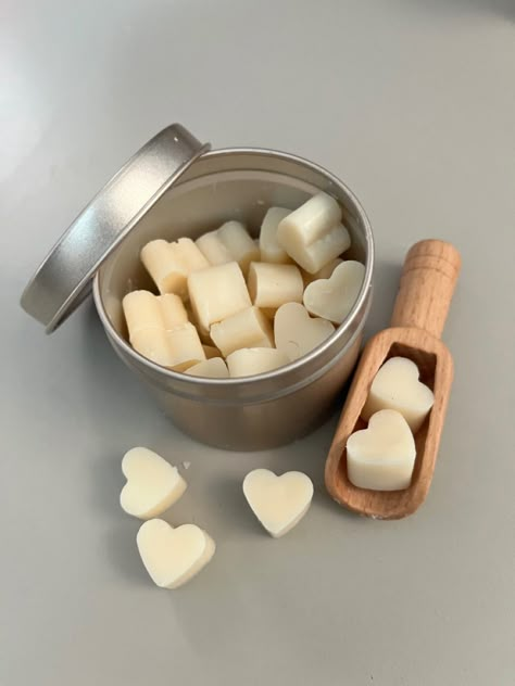 Wax Melt Burner Aesthetic, Wax Melts Aesthetic, Mini Projects Ideas, Diy Wax Melts, Diy Candles Scented, Diy Wax, Candle Packaging, Candle Business, Mini Heart