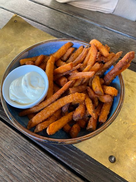 Sweet Potatoes Aesthetic, Sweet Potato Fries Aesthetic, Sweet Potato Aesthetic, Fries Aesthetic, Aesthetic Recipes, Autumn Food, Nice Food, Food Sweet, Free Meal