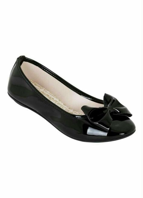 Pretty Flat Shoes, School Shoes Black, Black School Shoes, Black Pointed Toe Flats, Walking In Heels, Shoes Heels Classy, Kawaii Shoes, Classy Shoes, Ballerina Shoes Flats