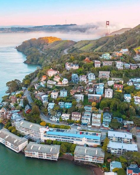 Civil Engineering Discoveries on LinkedIn: Sausalito, California ❤🇺🇸🇺🇸🇺🇸✈️😍😃To Find The Most Beautiful… California Activities, Retaining Wall Construction, San Francisco Architecture, Sausalito California, Sunset Valley, Comic Book Writer, Chevy Colorado, Places In The World, California Dreamin'