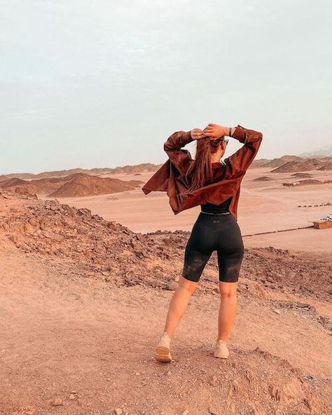 Tuscon Arizona Outfits, Joshua Tree National Park Outfit, Desert Camping Outfit, Desert Girl Aesthetic, Desert Chic Outfit, Desert Aesthetic Outfit, Sedona Arizona Outfits, Sedona Outfits, Sahara Desert Outfit