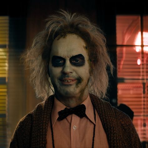 Michael Keaton as Beetlejuice in Beetlejuice Beetlejuice (2024) Beetlejuice Icon, Beetlejuice Pfp, Beatle Juice, Beetlejuice 2, Beetlejuice Fan Art, Alex Brightman, Tim Burton Characters, Beetlejuice Movie, Beetlejuice Halloween