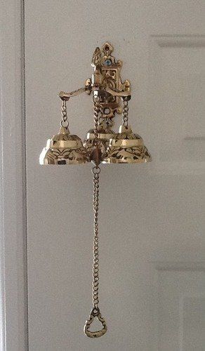 Amazon.com : Antique Style Shopkeepers Triple Bell ~ Brass Store Doorbell : Office Desk Call Bells : Office Products Call Bells, Decor House Ideas, Carve A Pumpkin, Antique Bell, No Exit, Cool Home Ideas, Christmas Favorites, Green Witch, A Pumpkin