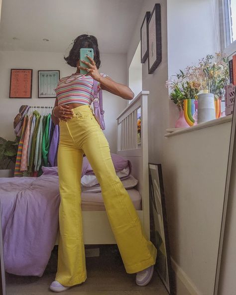 Bright Color Streetwear, Yellow Jeans Outfit, Yellow Pants Outfit, Bright Outfit, Bright Colored Outfits, Aesthetic Summer Outfits, Cute And Aesthetic, Summer Outfits Ideas, Color Outfits