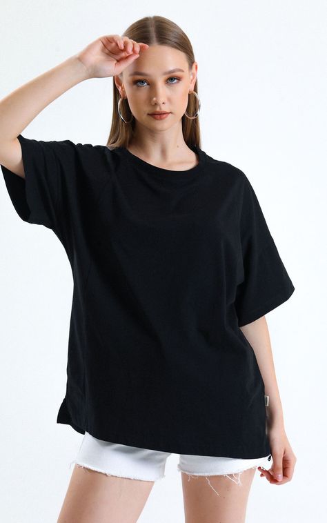 A stylish oversized black t-shirt is made from weightier premium quality cotton fabric and designed to be worn all seasons. It’s cut in a wide fit design with a classic crew neck and dropped shoulders. Comes in a luxurious texture and stunning coloring of 100% premium cotton. A versatile wardrobe essential. It’s cut in a comfy fit with a classic crew neck. Comes in a luxurious texture and stunning coloring of 100% premium cotton. - model is 175cm/5. 7 ft
- 160 gsm jersey fabric
- 100% premium Black Oversized Tshirt Outfit, Mockup Tshirt Black, Black Tshirt Outfit, Black Oversized Shirt, Clothes Tshirts, Fashion Mockup, Oversized Black T Shirt, Baggy Tshirt, Plain Black T Shirt