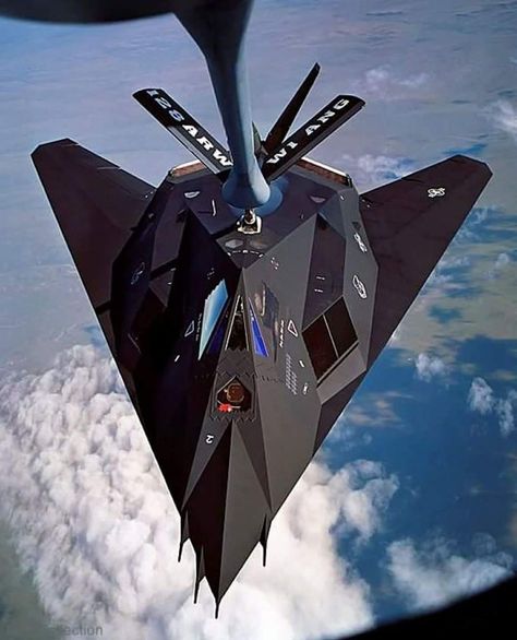 F-117 Nighthawk refueling F117 Nighthawk, Jet Fighter Pilot, Us Military Aircraft, Stealth Aircraft, Airplane Fighter, Communist Party, Military Airplane, Air Fighter, P51 Mustang