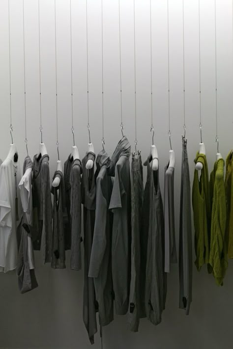 Hanging option Hanging Clothes Aesthetic, Garment Display Ideas, Concept Store Ideas, Fashion Store Interior, Clothes Shop Interior, Clothing Hangers, Clothing Hanger, Fashion Showroom, Clothing Store Displays