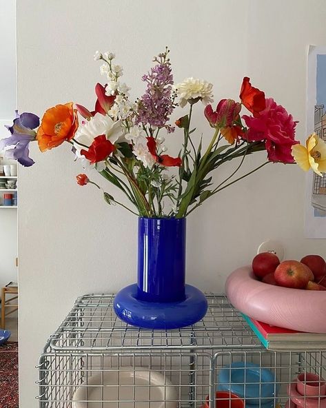 fav colors 💙 #insparation #inspodesign #homedecor #vintagedesign #vintagedesignfurniture #interiordesign #interiorinspo #interiorcolor #bluevase #blueglass #bluebowl Gustaf Westman, Living Space Decor, Room Deco, Vase Arrangements, Dream Gift, Dining Nook, Blue Vase, Living Room Inspo, Arte Floral