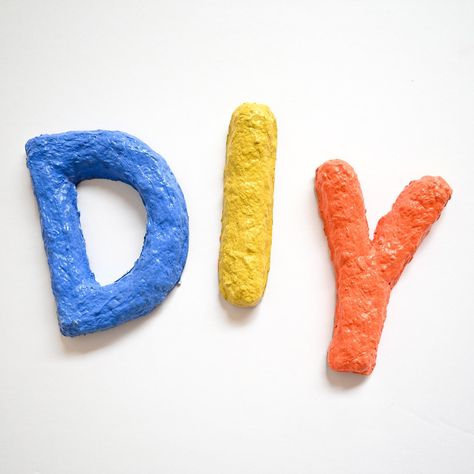 I made another project using upcycled cardboard - It’s these Lumpy Letters ! Here’s how to make them: Make a batch of paper mache clay. Cut out letters from cardboard with the width of the shapes about 2-3 inches wide. Take a small handful of paper mache clay and mould it into a loose sau Diy Daisy, Letters Diy, Cardboard Letters, Paper Mache Letters, Cut Out Letters, Paper Mache Clay, Diy Letters, Creative Challenge, Paper Clay