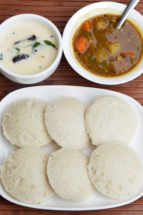 Idli Sambar Recipe, Idli Sambhar, Idli Sambar, Indian Fast Food, Indian Food Photography, Sambar Recipe, South Indian Breakfast, Idli Recipe, Recipe Step By Step