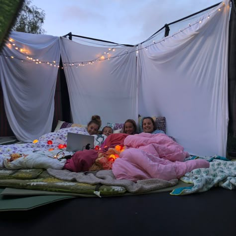 #trampoline #sleepover #pinterest Sleepover Room, Teen Sleepover, Javon Walton, Katherine Johnson, Party Fotos, Girl Sleepover, Fun Sleepover Ideas, Sleepover Things To Do, Sleepover Activities