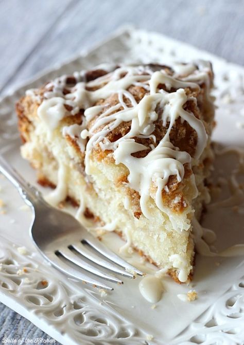 This Greek Yogurt Coffee Cake is sprinkled with a crumbly streusel topping then drizzled with a sweet vanilla glaze! Greek Yogurt Coffee Cake, Cake Made With Yogurt, Yogurt Coffee Cake, Yogurt Coffee, Recipes Greek, Espresso Cake, Menu Recipes, Cake Mug, Coffee Cake Recipe