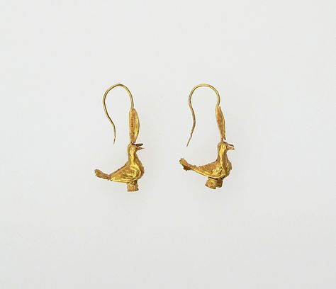 Earring with disc and pigeons | Greek | Late Classical | The Met Griffin Head, Joseph Pulitzer, Gold Arm Band, Roman Art, Spiral Earrings, Bird Earrings, Disc Earrings, Shiny Things, Rock Crystal