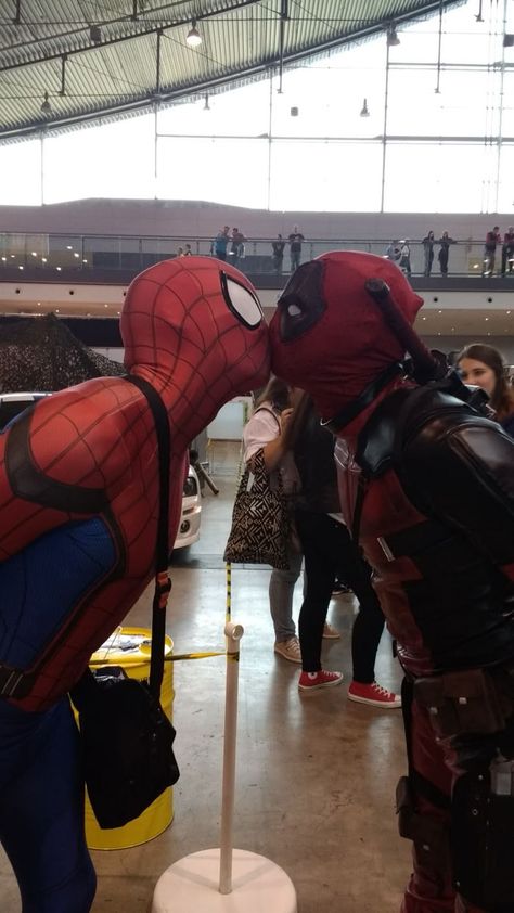 Spider Man And Deadpool, Spiderman Meme, Deadpool Y Spiderman, Boyish Girl, Deadpool X Spiderman, Spiderman Deadpool, Deadpool Spiderman, Me And Bro, Avatar Zuko