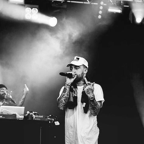 Mac Miller Black And White Aesthetic, Mac Miller Widget, Mac Miller Aesthetic Vintage, Mac Miller Pfp, Mac Miller Black And White, Mac Miller Aesthetic Wallpaper, Mac Miller Concert, Mac Miller Aesthetic, Mac Miller Wallpaper