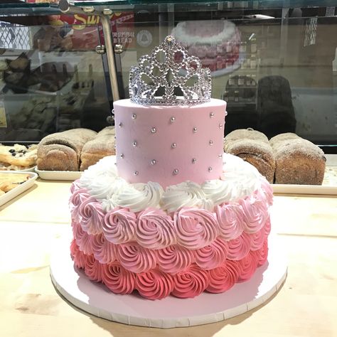 Princess Buttercream Cake, Pink Buttercream, Surprise Birthday Decorations, Cake Pastry, Pink Birthday Cakes, Tier Cake, Princess Cake, Pastry Cake, Pink Birthday